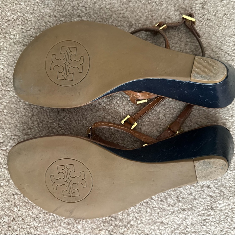 Tory Burch Pauline Demi Wedge T-strap Leather Sandals - Picture 12 of 13